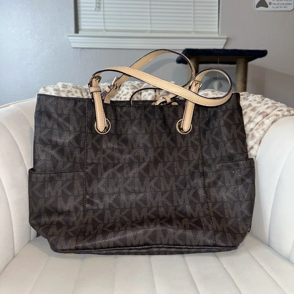 Michael Kors purse - Picture 2 of 4